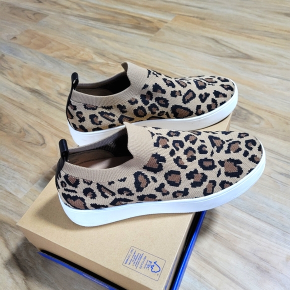 New Steve Madden Shoes - Picture 2 of 5